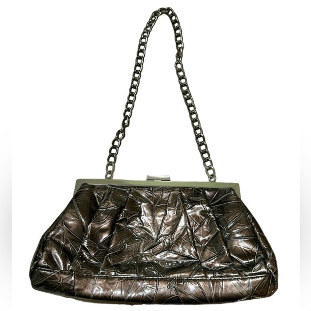 Vintage Metallic Clutch with Chain Strap and Snap Clasp 🤎